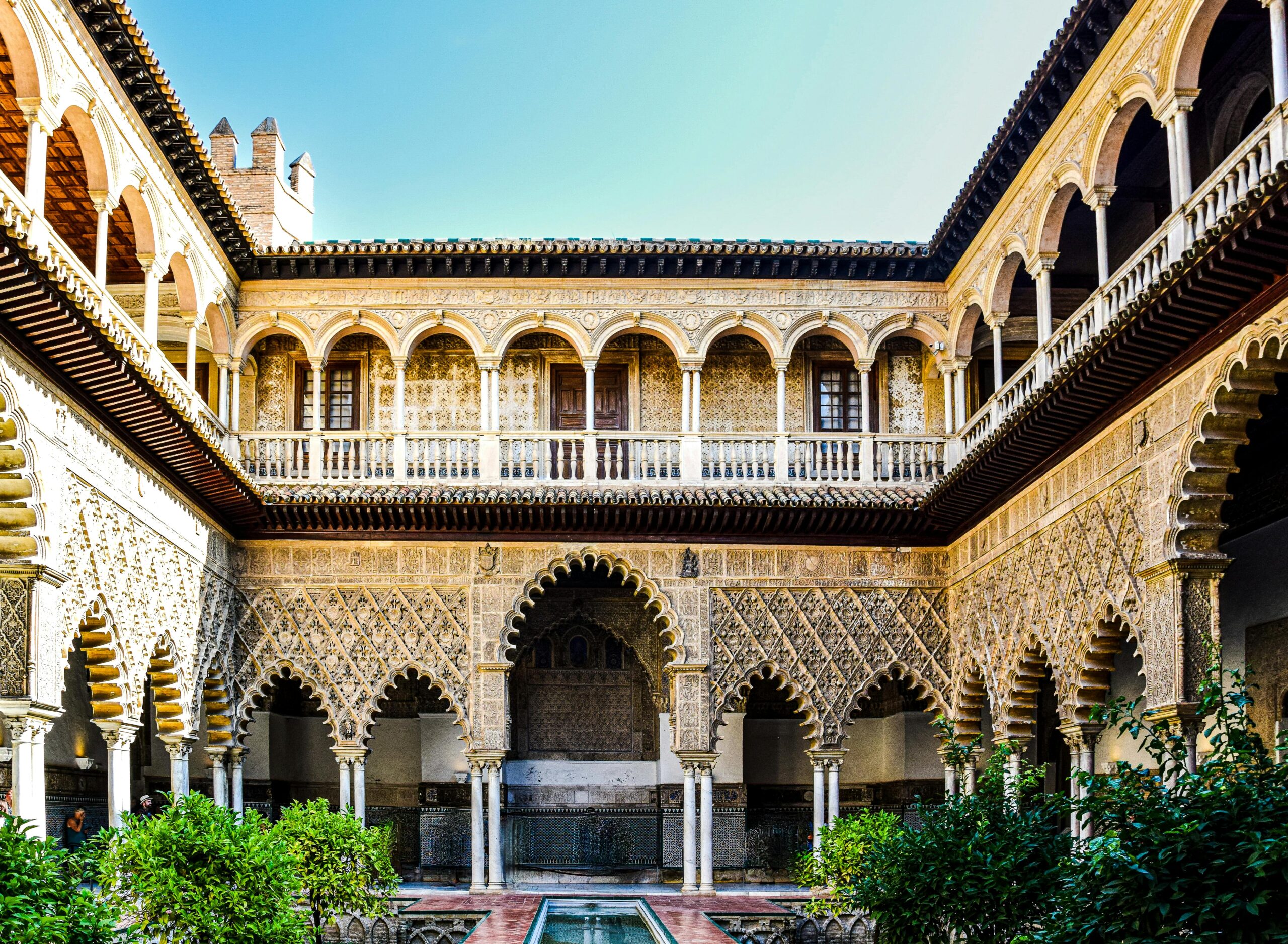 El Real Alcázar de Sevilla: un tesoro de la arquitectura mudéjar y gótica